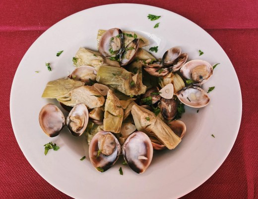 Alcachofas con almejas