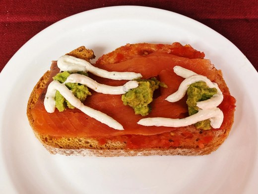Salmón con guacamole